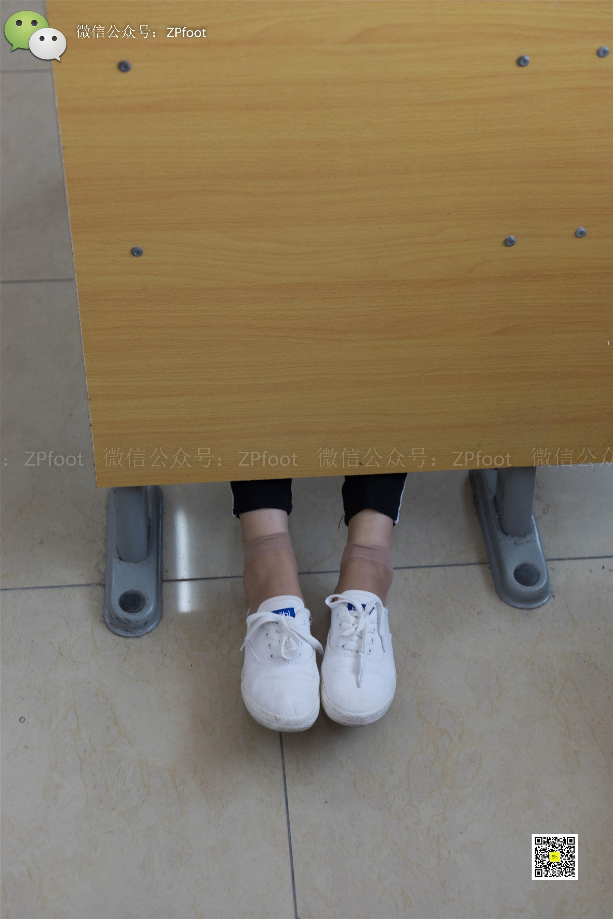 LSS Camellia Photography No.004 Classroom Short Filament Bare Foot